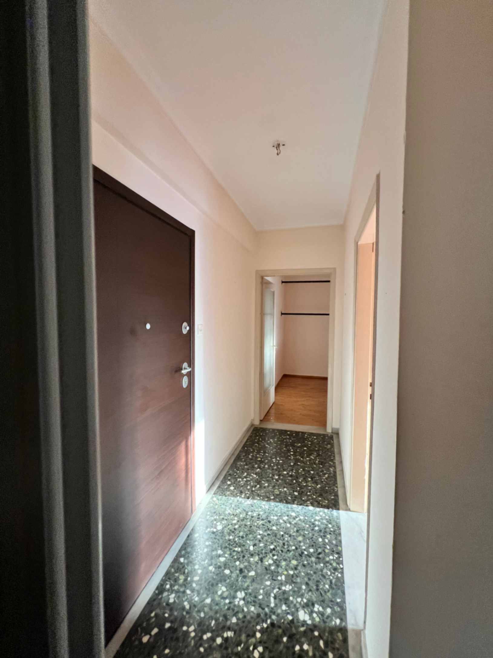 Ολική Ανακαίνιση 4 - Είσοδος πριν